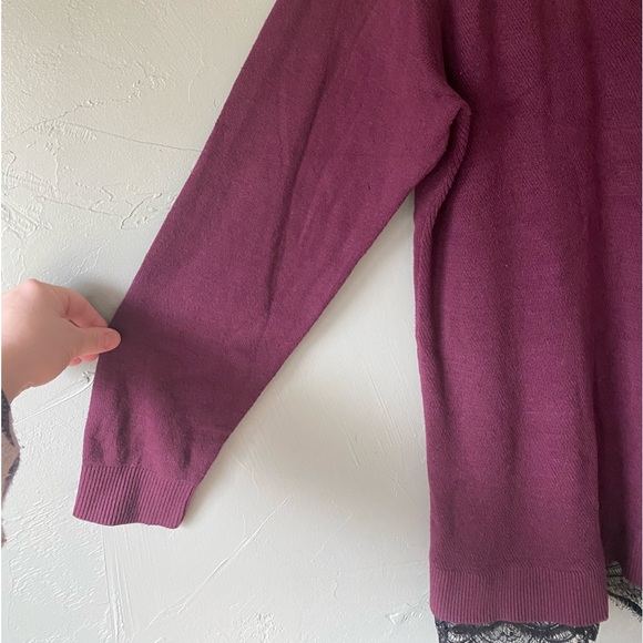 Torrid maroon sweater with black lace and deep V-neck, size 3 - Picture 5 of 9